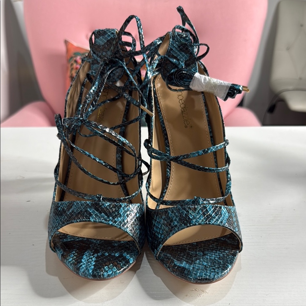 Shoe Dazzle Blue Stiletto Heels with Snakeskin Texture